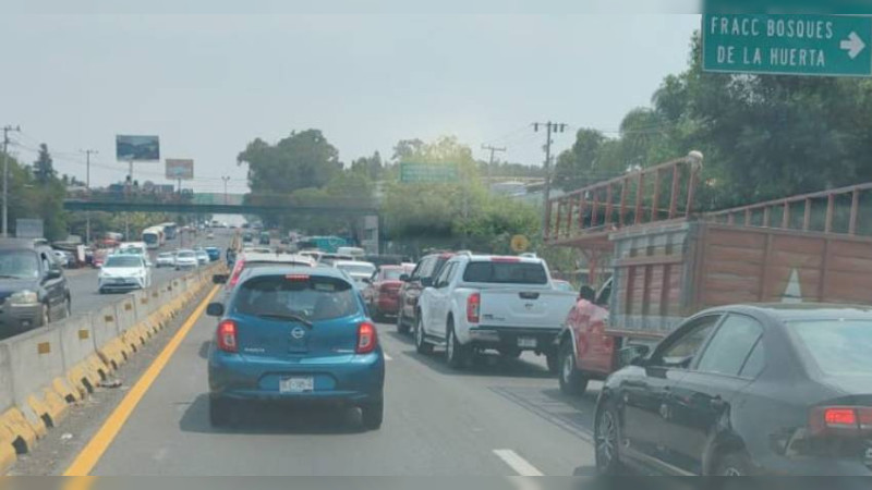 Reportan accidente vehicular en vialidad de Morelia, Michoacán 