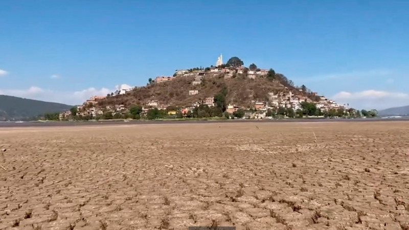 Rehabilitación de manantiales ayudarían a salvar al Lago de Pátzcuaro: Arturo Chacón Torres 
