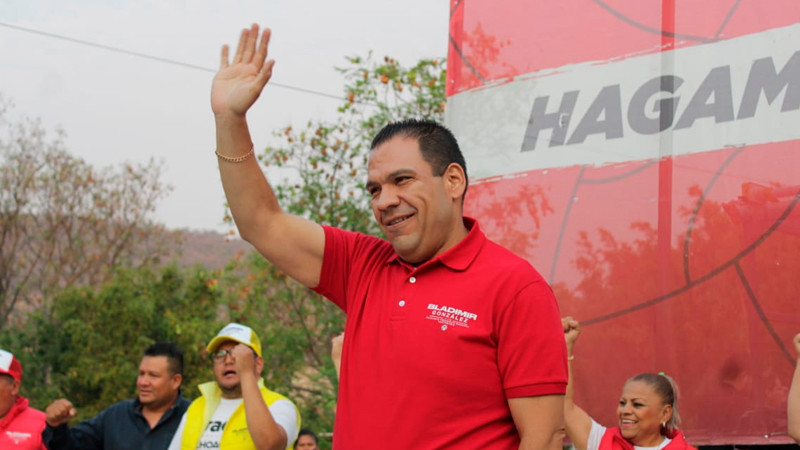 Apoyan vecinos de Uruétaro proyecto de Bladimir González 