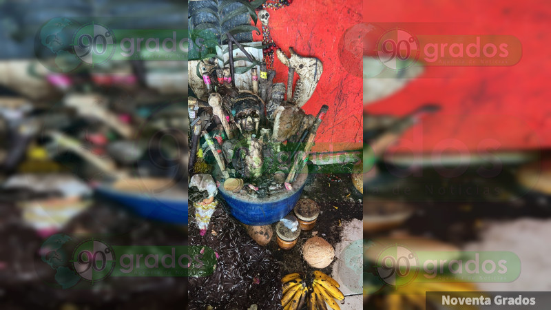 Entre huesos y altares a la Santa Muerte, Fiscalía de Nezahualcóyotl asegura armas, droga y equipo táctico 