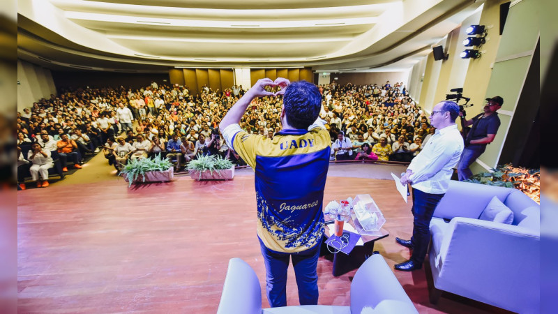 Máynez reitera que no declinará a favor de alguna candidata 