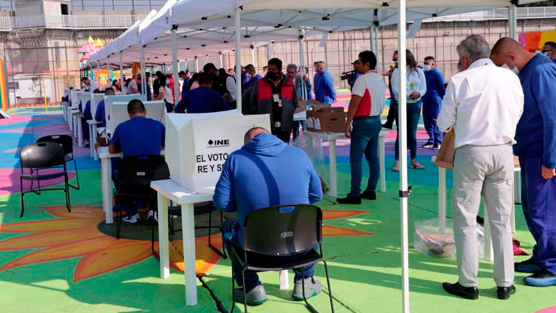 Votan casi dos mil personas en centros penitenciarios de CDMX 