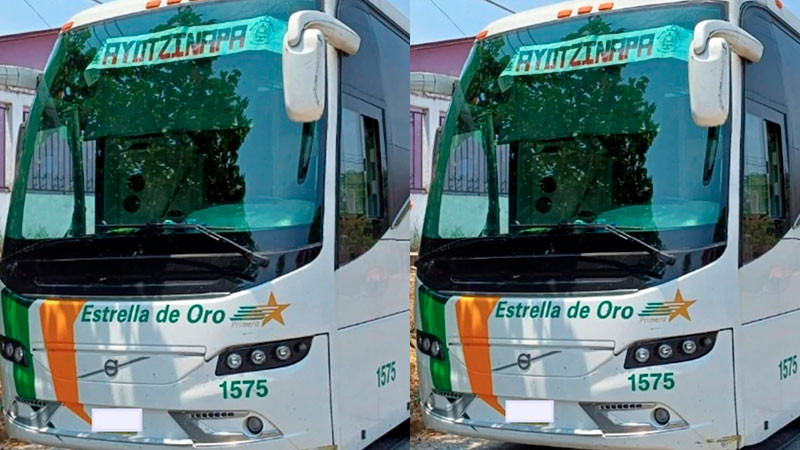 Balean autobús que transportaba a normalistas de Ayotzinapa en Oaxaca; chofer resulta herido 