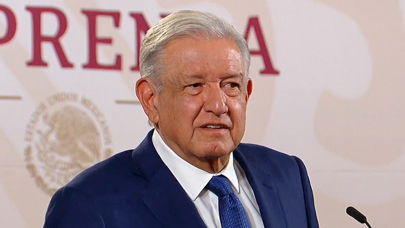 Llama AMLO a vivir sin "extravagancias" para no cometer actos de corrupción 