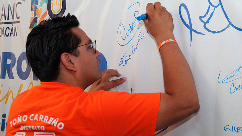 Signa Antonio Carreño compromisos con AMANC Michoacán  