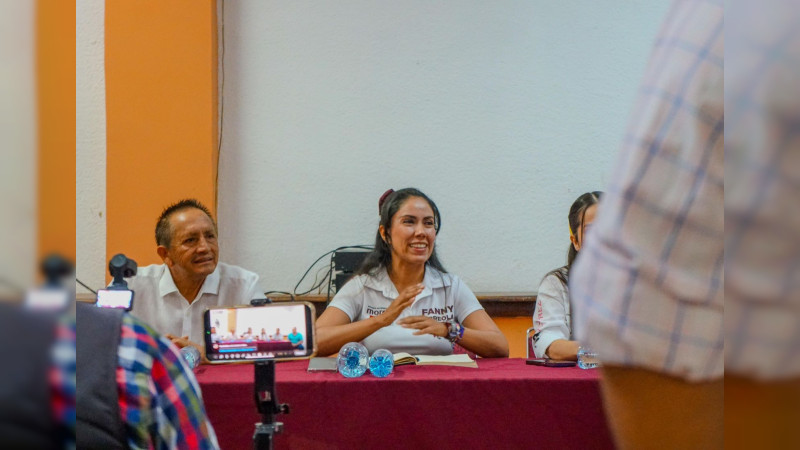 Apatzingán debe cerrar filas con los ciudadanos: Fanny Arreola 