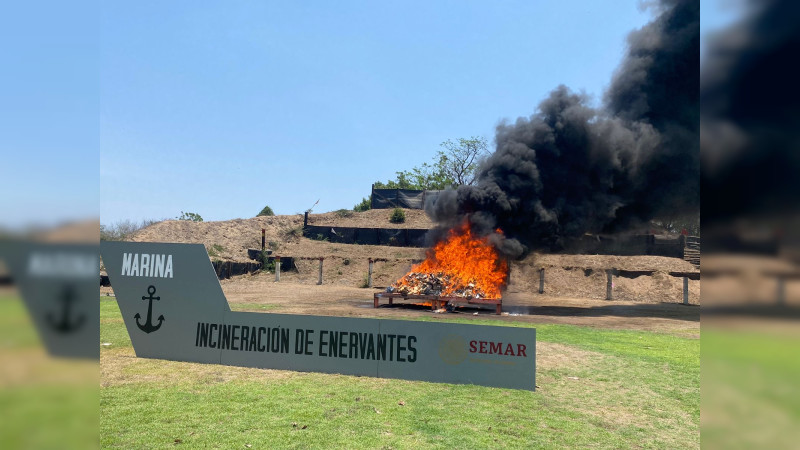 Incineran 2.3 toneladas de cocaína aseguradas en costas de Michoacán  