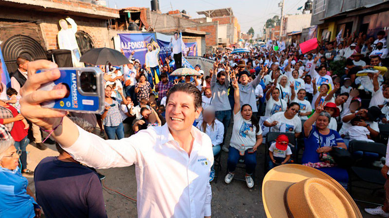 En la colonia 13 de Abril, construiremos un pozo de agua, adelanta Alfonso Martínez
