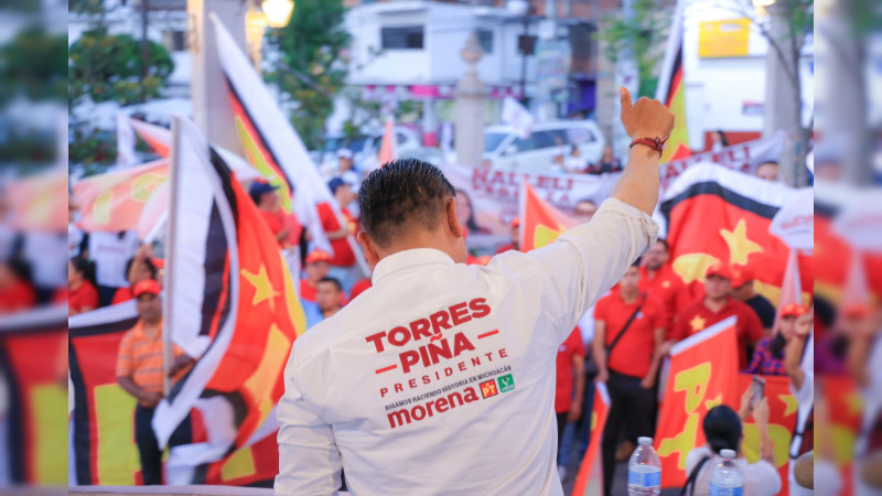 Cientos de vecinos de Santa María respaldan a Torres Piña rumbo a Palacio Municipal 