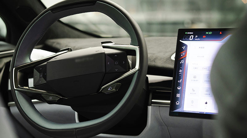 Estados Unidos amenaza con más aranceles a carros eléctricos chinos que entren desde México 