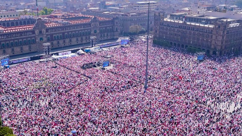 Bandera de México sí se tiene que izar durante Marea Rosa: AMLO 