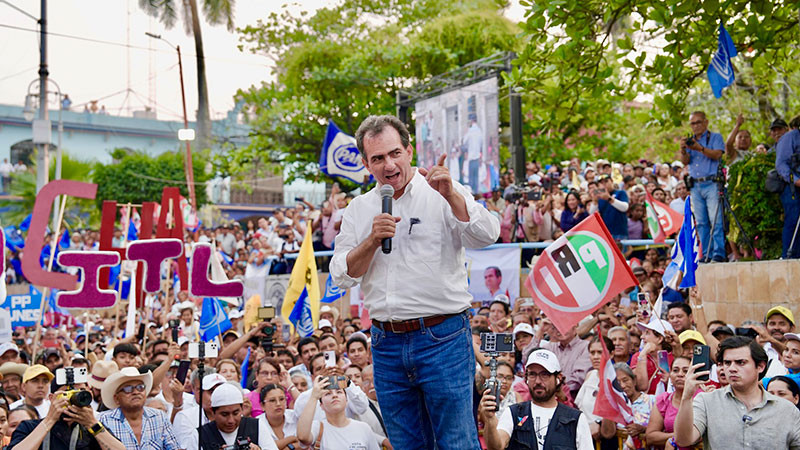 José Francisco Yunes acompaña a Xóchitl Gálvez en Veracruz y promete apoyos  