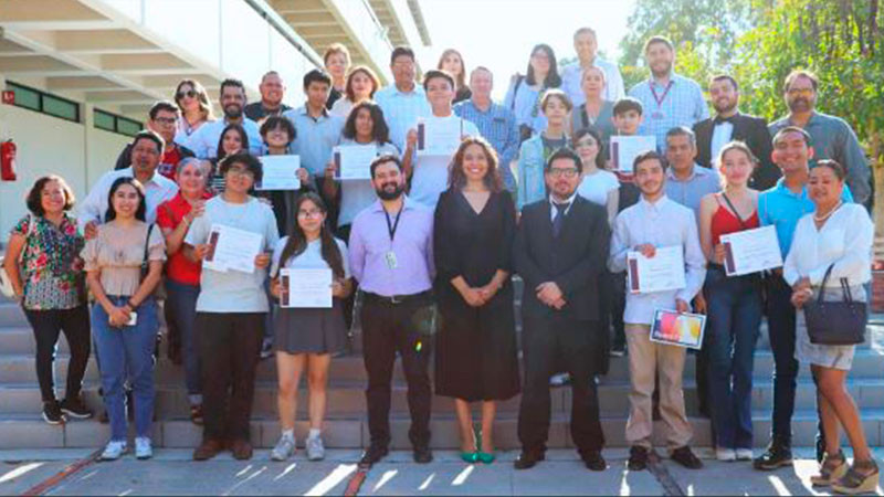 Universidad Autónoma de Guadalajara premia a ganadores del Torneo Nacional de Matemáticas  