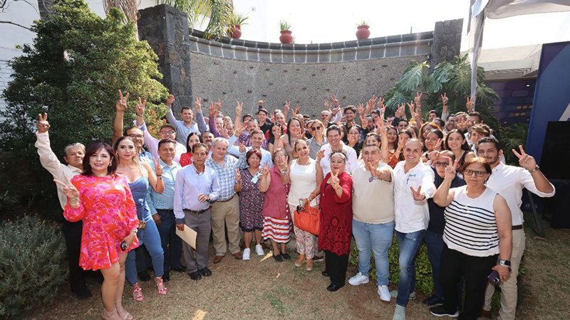 Alfonso Martínez va por más techumbres y programas escolares 