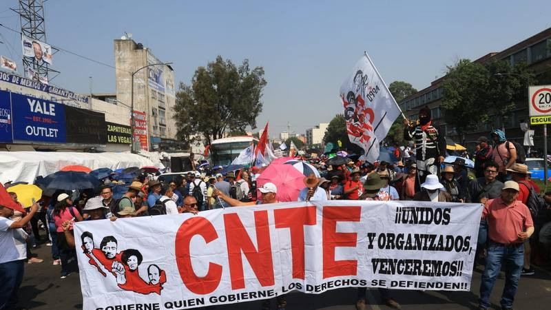 CNTE arranca paro general y tildas de “burla” aumento salarial a maestros en México 