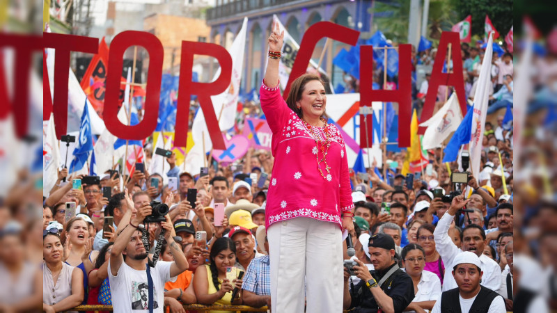 Xóchitl Gálvez pide a López Obrador izar la Bandera en el Zócalo este domingo