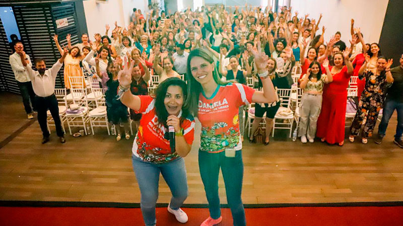 Daniela De Los Santos Celebra el Día del Maestro: Compromiso Firme con la Educación en el Distrito 17 