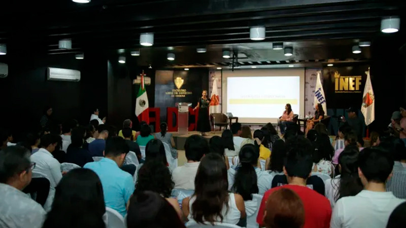 Se reúne Olga Luz Espinosa con estudiantes de la Facultad Libre de Derecho del Estado de Chiapas 