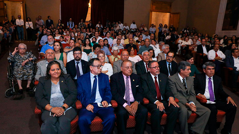 Docentes reciben el Legado Nicolaita; son el rostro de la UMSNH: Yarabí Ávila