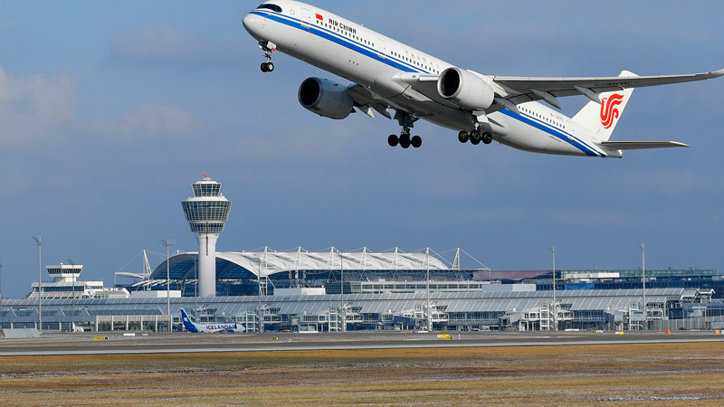 Por protestas de activistas climáticos cierran temporalmente el aeropuerto de Múnich 