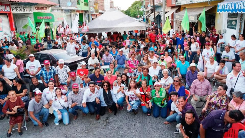 Comerciantes y microempresarios cierran filas con Fanny Arreola 