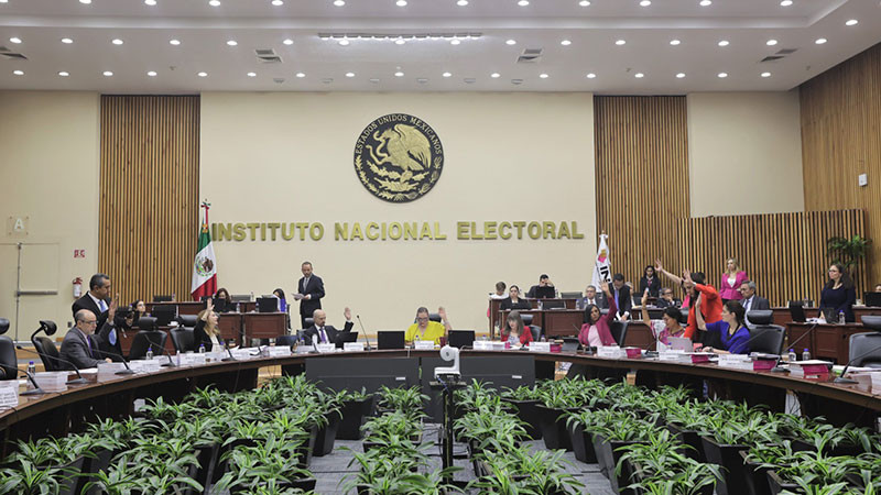 “El uso de los colores no es exclusivo de nadie”, dicen consejeros del INE 