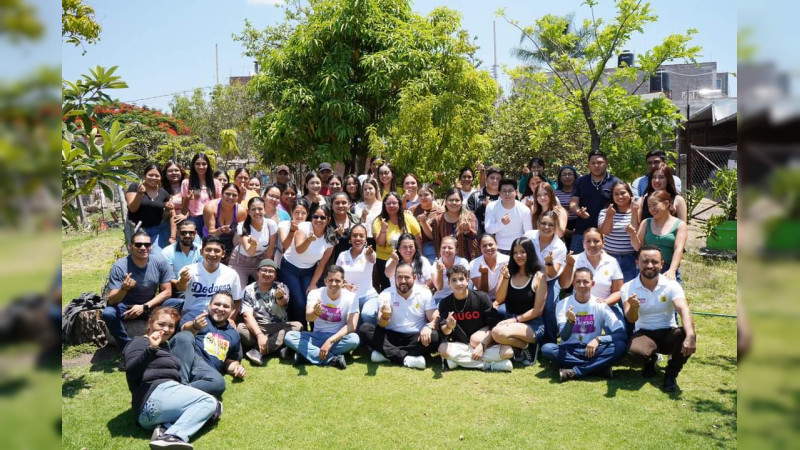 Jóvenes en Huandacareo van con Humberto González
