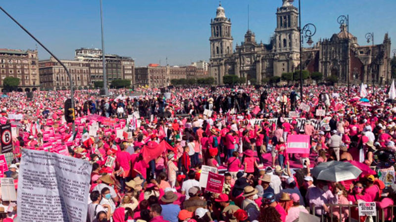 Se registran peleas a empujones entre CNTE y Marea Rosa 