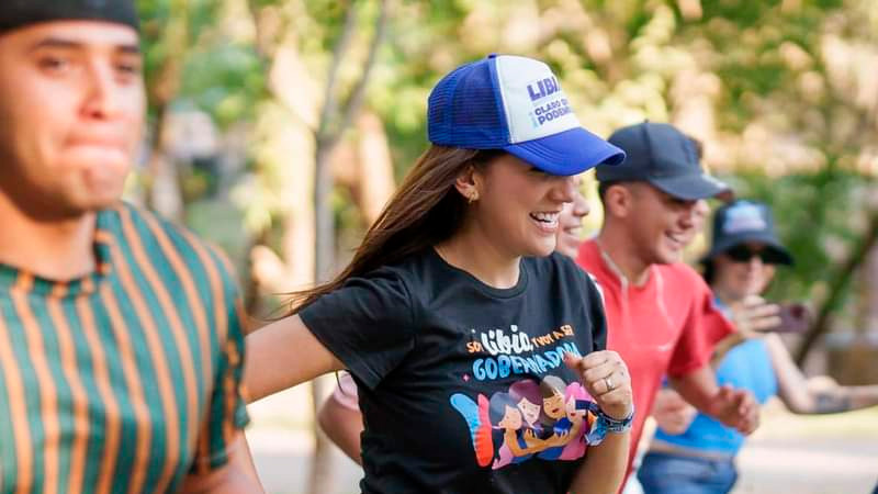 Libia García expone propuestas a más de 200 jóvenes en León, Guanajuato 