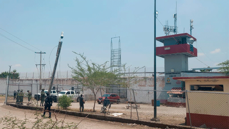 Riña genera movilización dentro y fuera del Cefereso de Iguala, Guerrero 