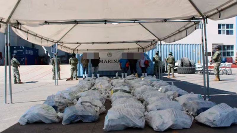 Marina asegura más de mil 800 kilogramos de droga en costas de Mazatlán