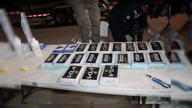 Marina asegura más de mil 800 kilogramos de droga en costas de Mazatlán