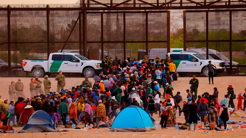 Migrantes en frontera norte de México denuncian agresiones de policías de Texas 