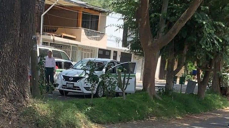 A tiros ultiman a taxista en Uruapan, Michoacán 