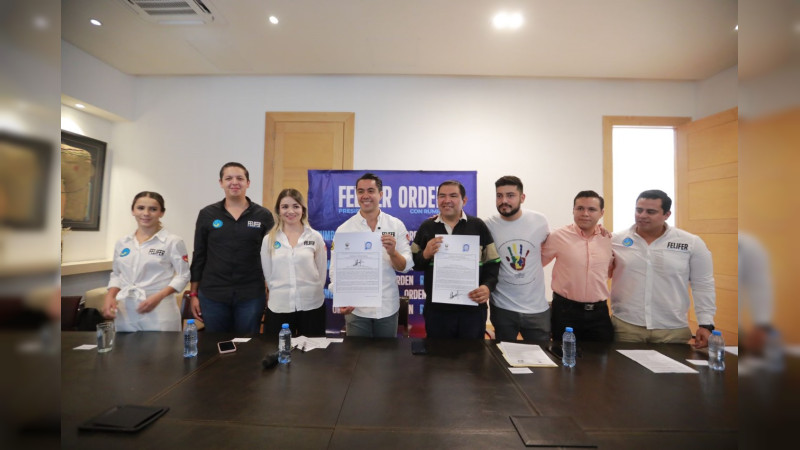 Firma Felifer, candidato a la alcaldía de Querétaro, Agenda Municipal Juvenil  