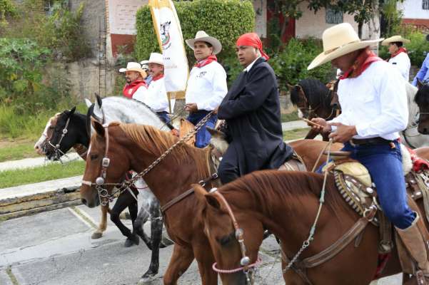 Encabeza Gobernador XXII Cabalgata Morelos en Indaparapeo  - Foto 0 