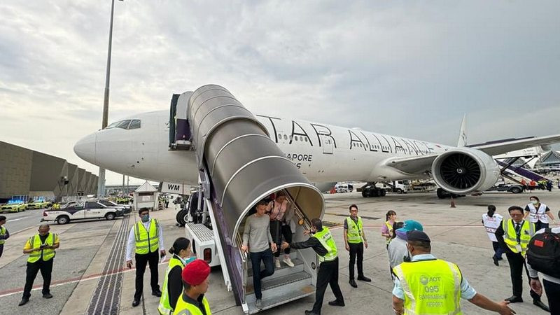 Tras fuertes turbulencias, veinte pasajeros del vuelo Singapore Airlines están en cuidados intensivos 