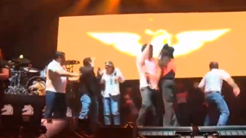 Se desploma escenario en evento de cierre de campaña en San Pedro; Máynez era invitado 