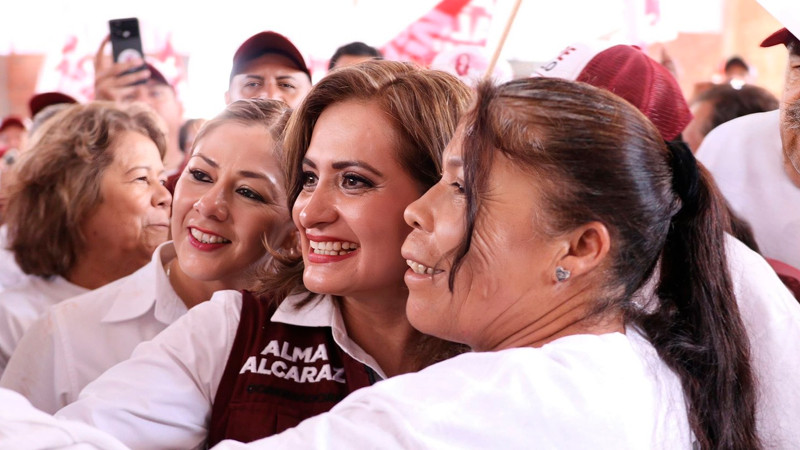 Alma Alcaraz firma compromiso por la paz en Guanajuato 