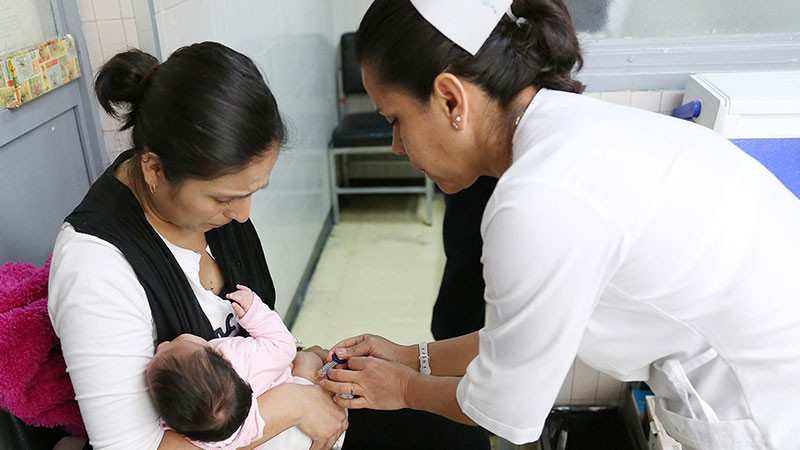 Destaca Issste importancia de las vacunas  