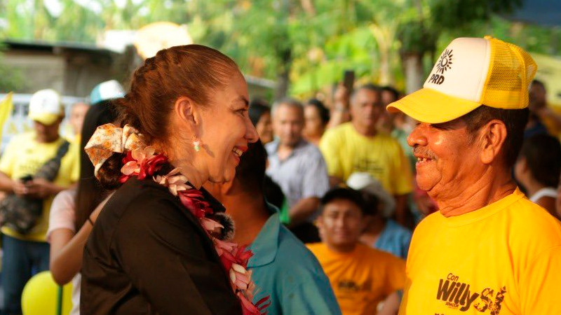 Olga Luz Espinosa visita El Porvenir, Chiapas; promete llevar paz y seguridad 