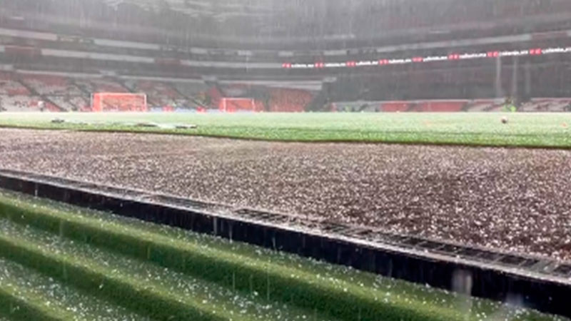 Fuertes granizadas impactan el Sur de la CDMX; granizo cubre la cancha del Estadio Azteca