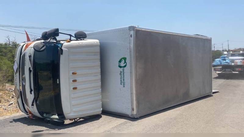 Vuelca camión en la carretera 500, de Querétaro 