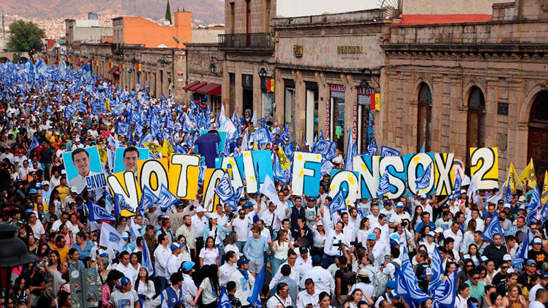 Encabeza Alfonso Martínez espectacular marcha de la victoria  