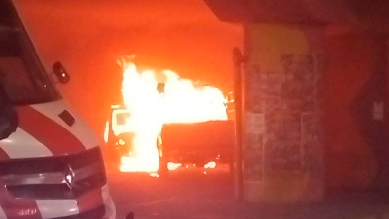 Se incendia camioneta en Morelia, Michoacán, solo hubo daños