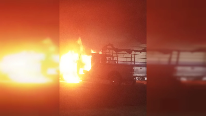 Se incendia camioneta en Morelia, Michoacán, solo hubo daños