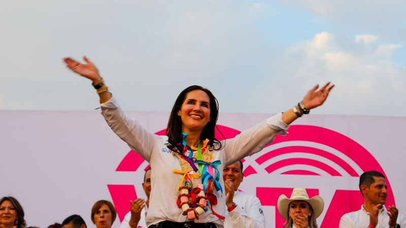 Conquista Macarena Chávez corazones y voluntades en Pátzcuaro, Michoacán  