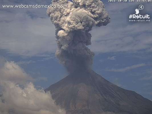 Volcán de Colima registra diversas exhalaciones 