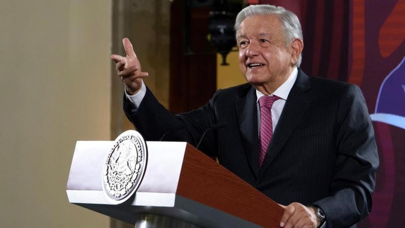 AMLO pide tener cuidado tanto con los extremistas de derecha como los de izquierda 