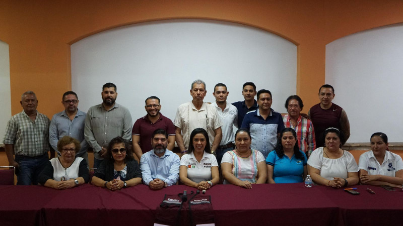 Sindicatos de Apatzingán cierran filas y refrendan apoyo a Fanny Arreola 